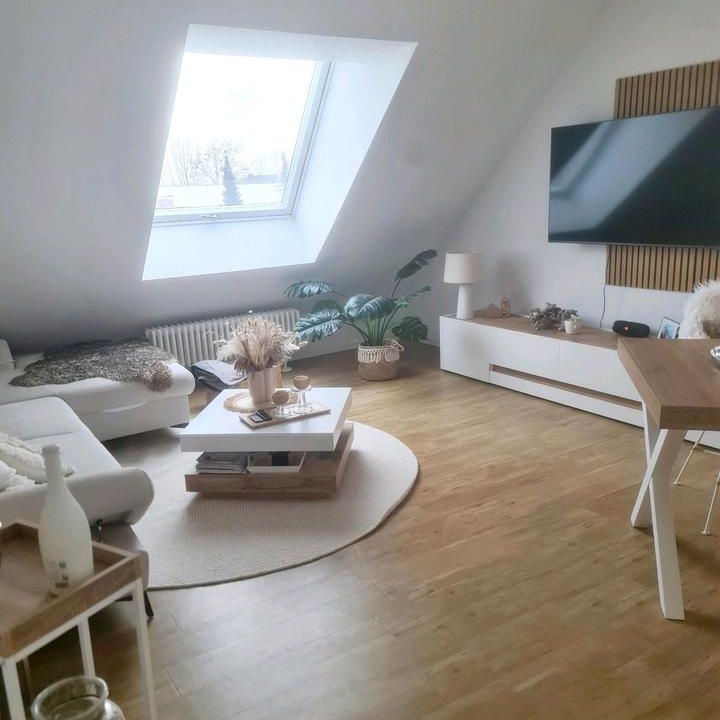 lichtdurchflutete DG-Whng,DU-Bad m.Fenster,französischer Balkon - Photo 1