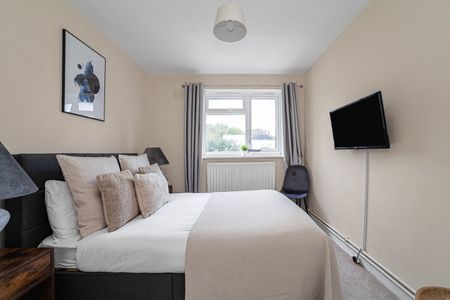 3 Bed Flat, Morris Gardens, SW18 - Photo 5