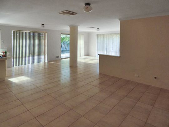 4 x 2 Family Home! - Photo 1
