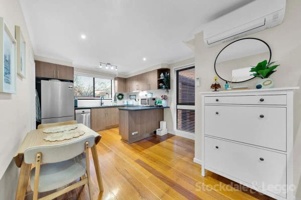 “Stylish 2 Bedroom Townhouse in Prime Berwick Location” - Photo 1