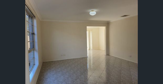 Location, location, location - Walk to Toongabbie station! - Photo 1