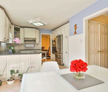 For Lease - 2100 Waycross Crescent, Mississauga, Ontario - Photo 2