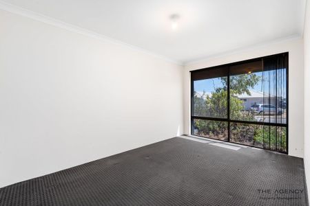 Three bedroom home with Theatre! - Photo 5