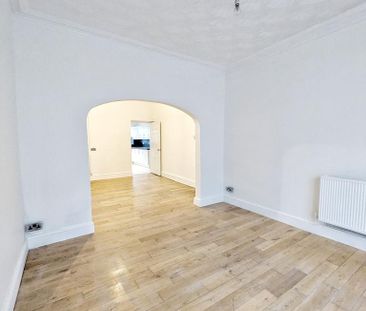 3 bedroom end of terrace house to rent - Photo 4