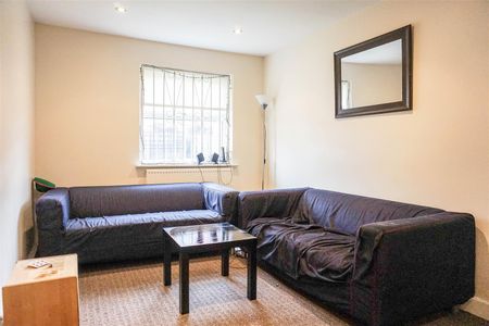 Flat 2, Headingley Rise Welton Road, Hyde Park, Leeds, LS6 1EE - Photo 5