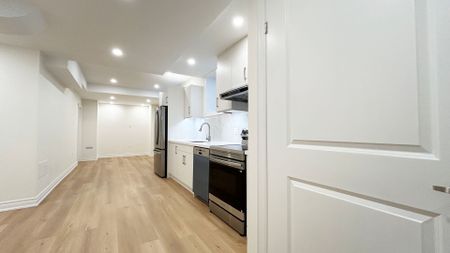 For Lease - 19 William Crawley Way, Oakville, Ontario - Photo 5