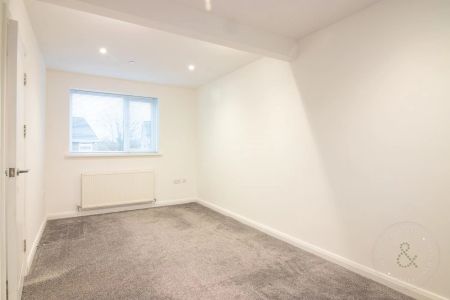 4 Bedroom House - Detached - Photo 3