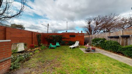 Charming Carlton North Apartment in Prime Village Location - Photo 4