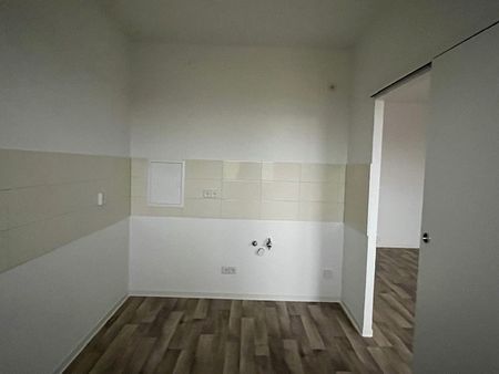 Schöne 2 Raum-Wohnung mit Balkon und Badewanne - Foto 4