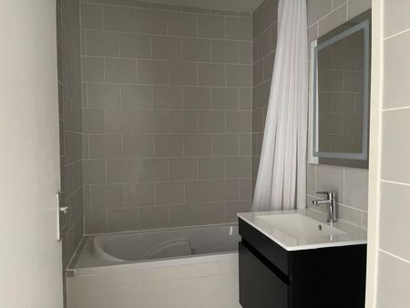 Location Appartement 2 pièces 52m² LA CHAPELLE ST LUC 10600 - Photo 5