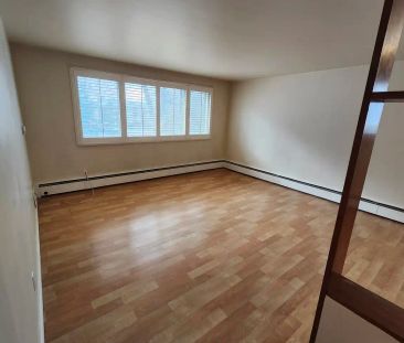 2424 14 Street SW — 2424 14 Street SW - Photo 6