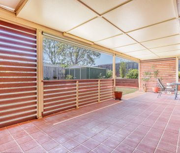 Lovely 4 Bedroom home with Side Access - Photo 6