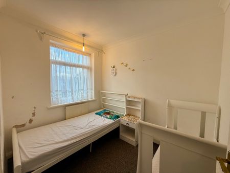 Hanover Avenue, Feltham, TW13 4JR - Photo 2