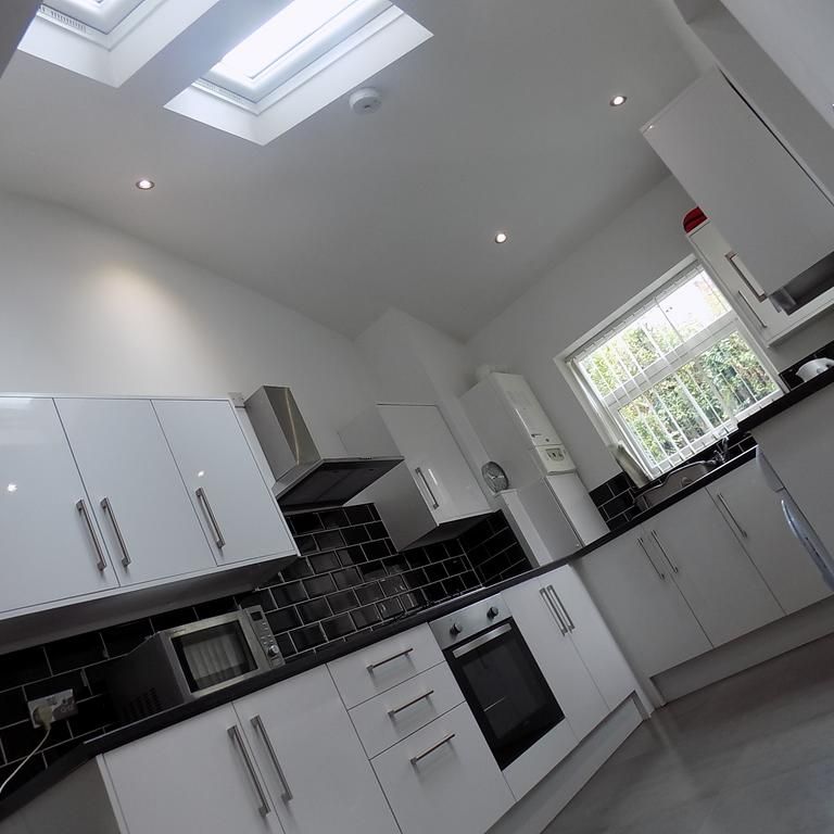 5 bedroom terraced house to rent - Photo 1