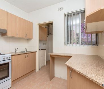 Convenient Ground Floor Living Close to Penrith CBD - Photo 5