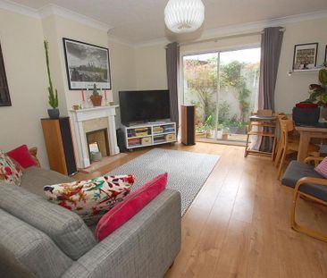 3 bedroom mews to rent - Photo 1