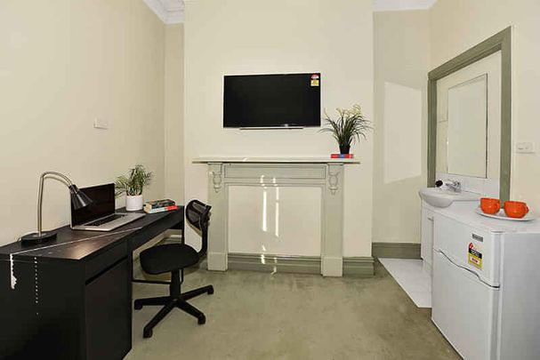 Room 8 (Non Ensuite) - Photo 1