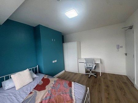 1 bedroom in a house share to rent - Photo 3