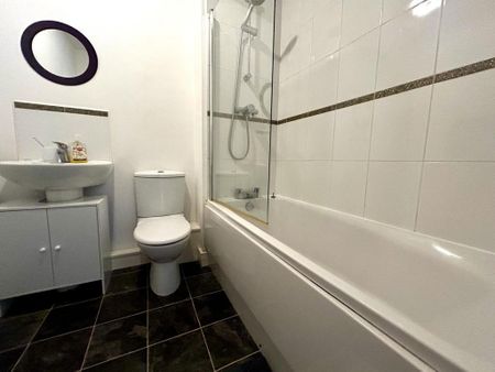 2 bedroom flat to rent - Photo 2