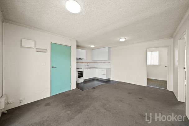 Riverside Living in Queanbeyan East - Renovated 2 Bedroom Unit - Photo 1