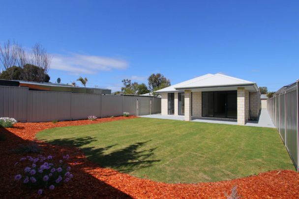 Family friendly home. - Photo 1