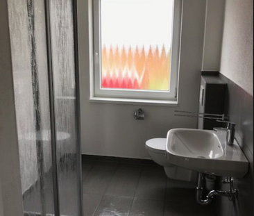 Helle 3-Raum-Wohnung im Erdgeschoss zu vermieten! - Photo 3