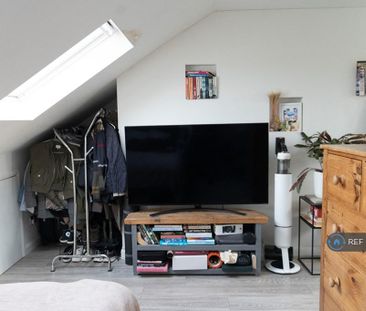 3 bedroom flat to rent - Photo 5