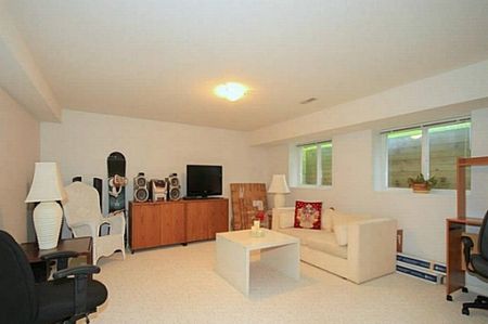 House in Coquitlam, BC - Photo 2