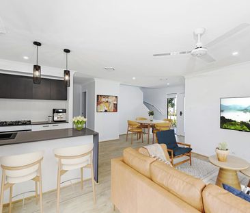 Modern Family Home in Prime Palmview Location - Photo 3