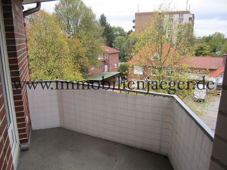 Nähe EKZ Herold-Center -Endetage- Großer Wohn- und Essbereich, Balkon, Einbauküche, TG-Platz - 3.OG - Photo 5