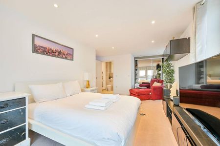 3 bedroom flat to rent - Photo 4