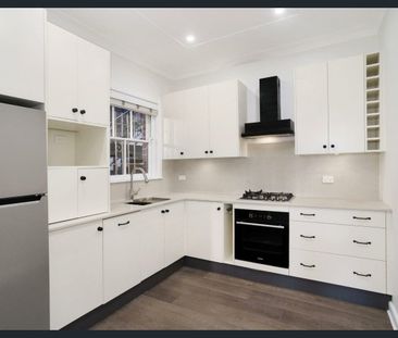 Stunning water views and lifestyle convenience - Photo 4