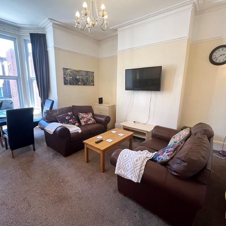 3 bedroom flat to rent - Photo 1