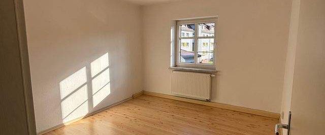 Helle 3-Raum-DG-Wohnung mit Einbauküche in Meuselwitz - Foto 1