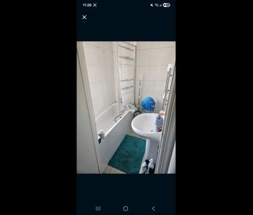 Room in a Shared House, Hartfield Crescent, SW19 - Photo 5