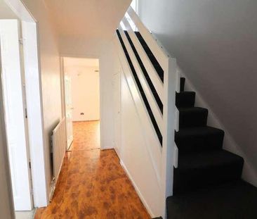 Arbour Close, Luton, Bedfordshire, LU3 - Photo 2