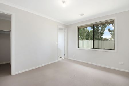 Where Comfort Meets Effortless Style - Photo 3