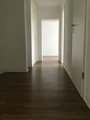 Charmante 2-Raum-Wohnung mit Tageslichtbad und Balkon! - Foto 1