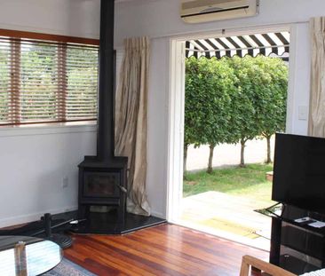 Charming Hilltop Cottage - Photo 5