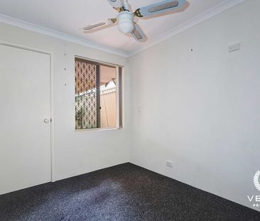 MODERN STREET-FRONT COTTAGE – EASY-CARE LIVING! AVAILABLE NOW. - Photo 6