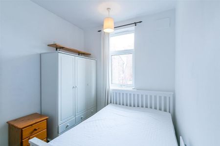 3 bedroom flat to rent - Photo 4