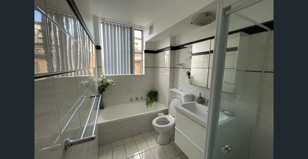 Two Bedroom Apartment in Great Location - Photo 1