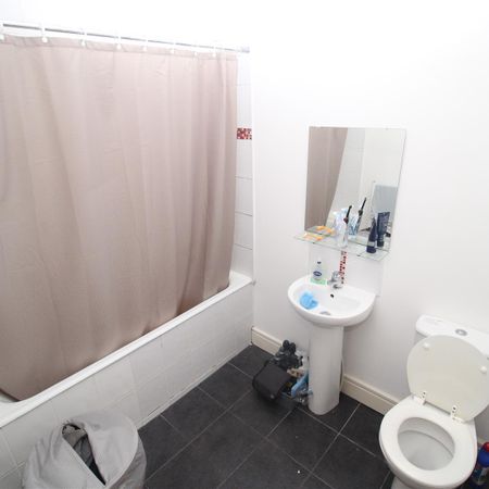 Room For Rent Llantwit Road, Pontypridd - Photo 4