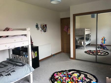 5 bedroom bungalow to rent - Photo 2