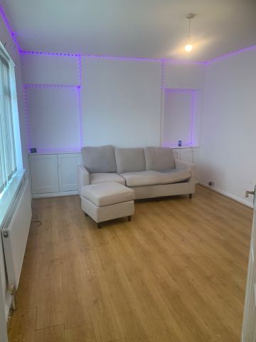 3 Bed Semi-Detached House, Beechdale Roaf, NG8 - Photo 3