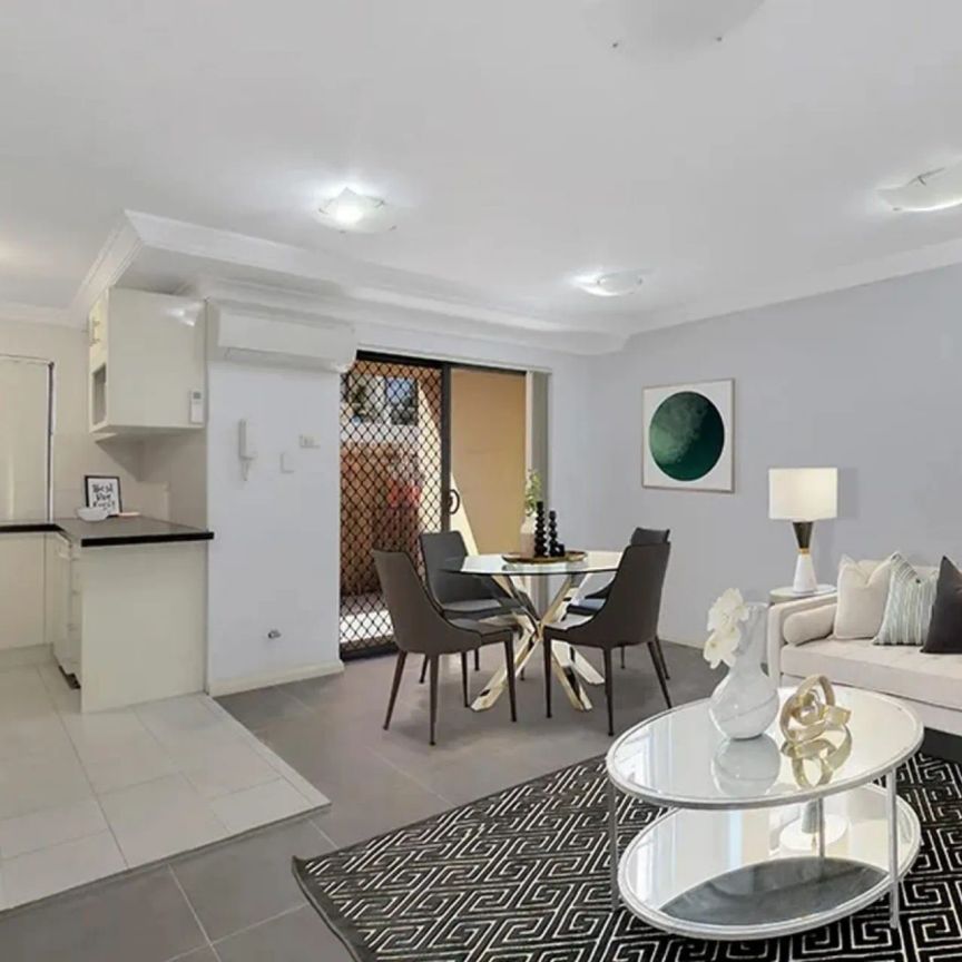 Two Bedroom Apartment in Very Convenient Location - Photo 1