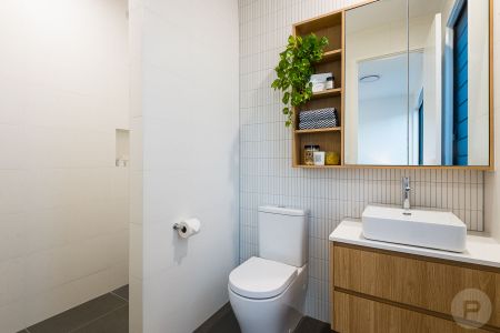 Executive Townhouse in Popular Inner City Toowong. - Photo 5