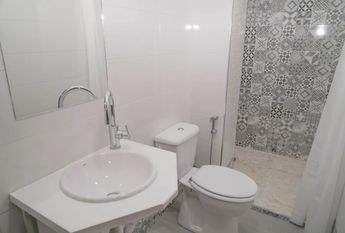 Calle Tomás Escalonilla, Málaga, Andalusia 29010