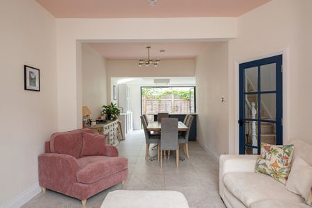 Charteris Road, London, NW6 - Photo 2