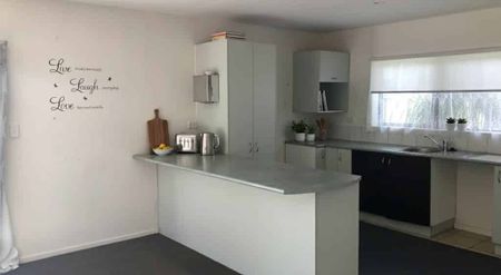 Family-Friendly 4-Bedroom Home in a Safe, Quie... - Photo 4